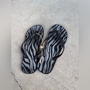 OLD NAVY Women's Black and Gray Zebra Sandals